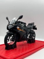 Moto Suzuki gsxr 💙1/10(23cm)