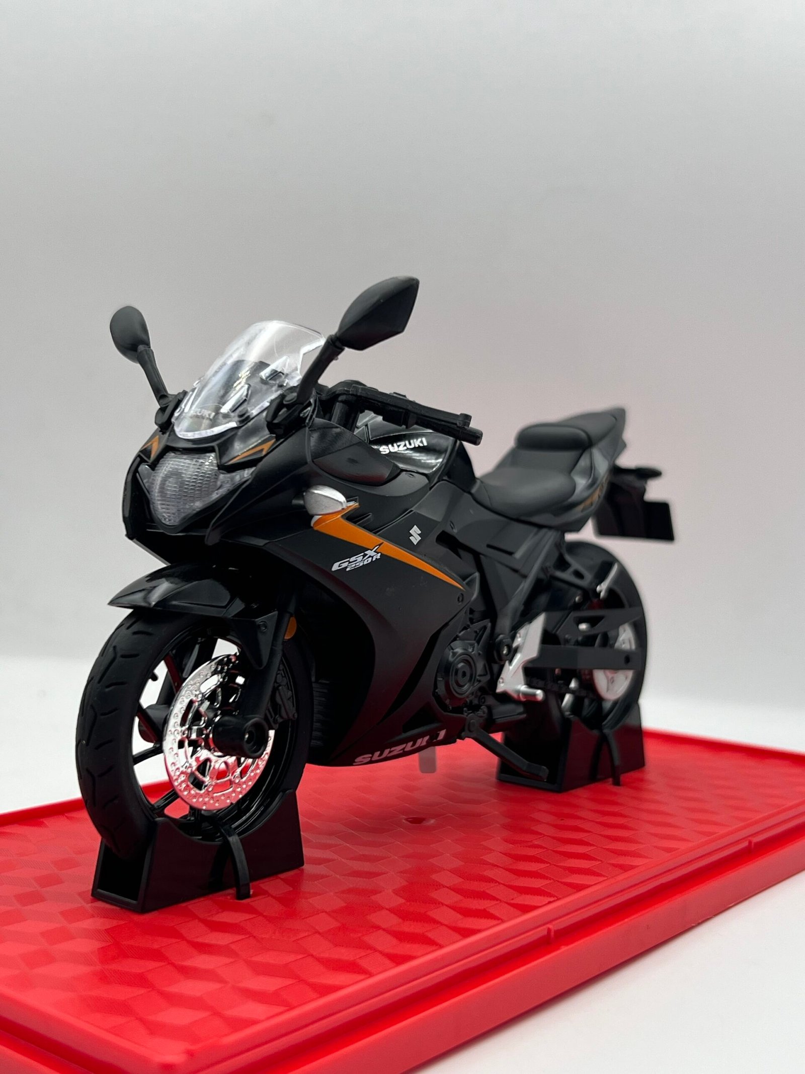 img_5824 Moto Suzuki gsxr 💙1/10(23cm) – Image 1