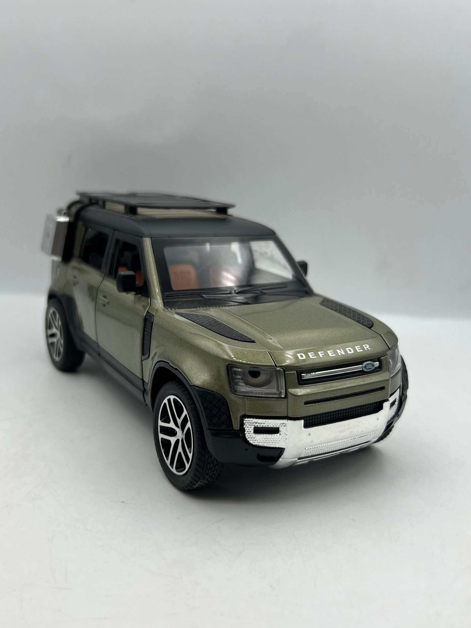 img_6998 Range rover defender 1-24 (23cm) – Image 1