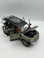Range rover defender 1-24 (23cm) – Image 2