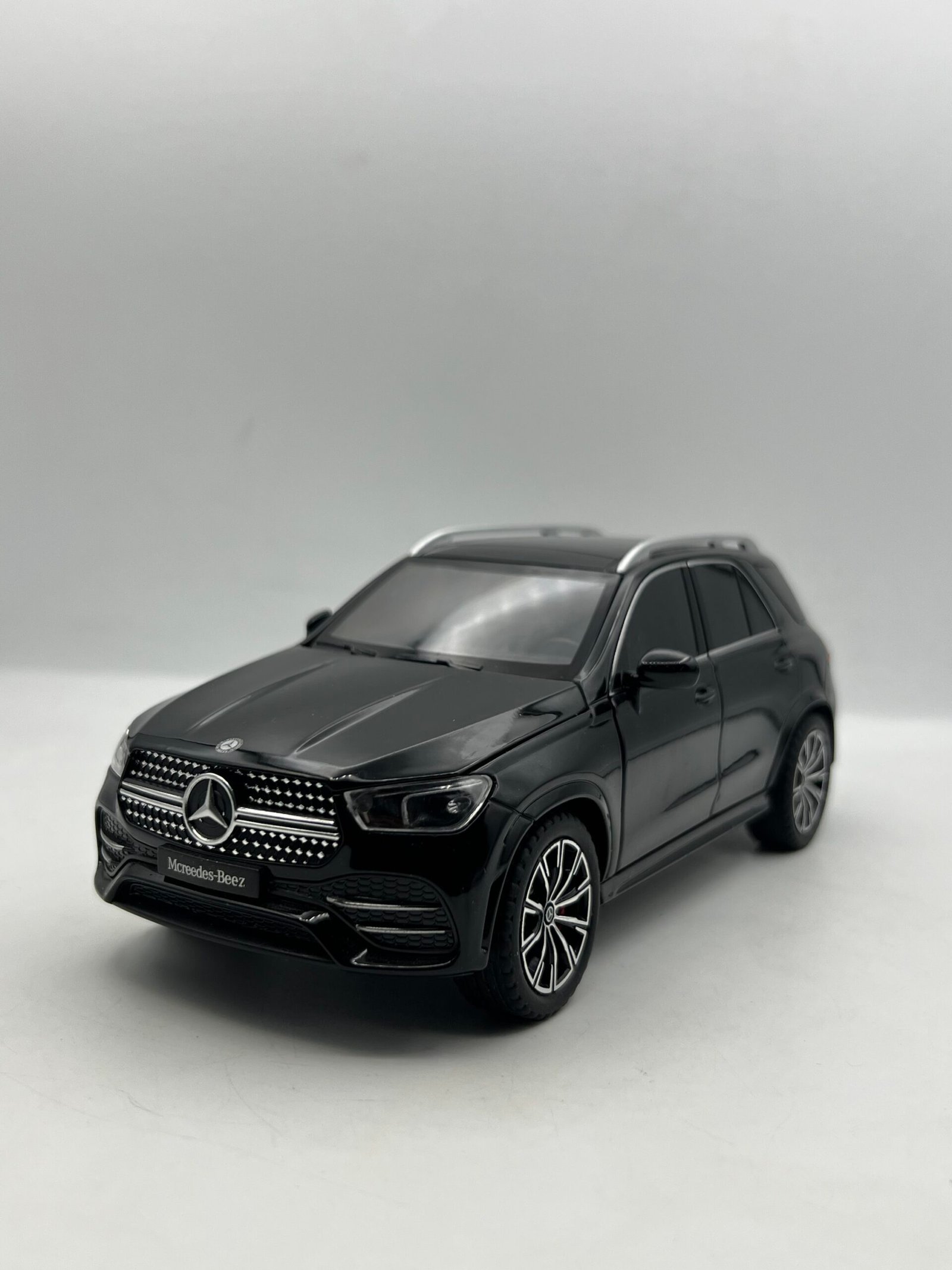 img_7182 Mercedes GLE 350 1/24(23cm) – Image 1