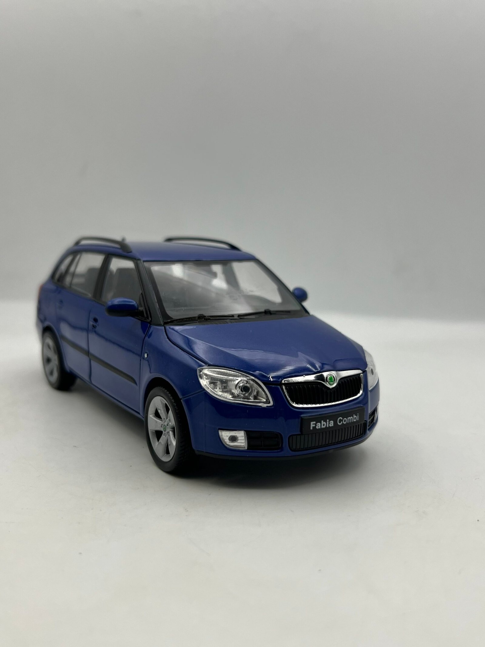 img_7443 Skoda Fabia 1/24(21cm) – Image 1