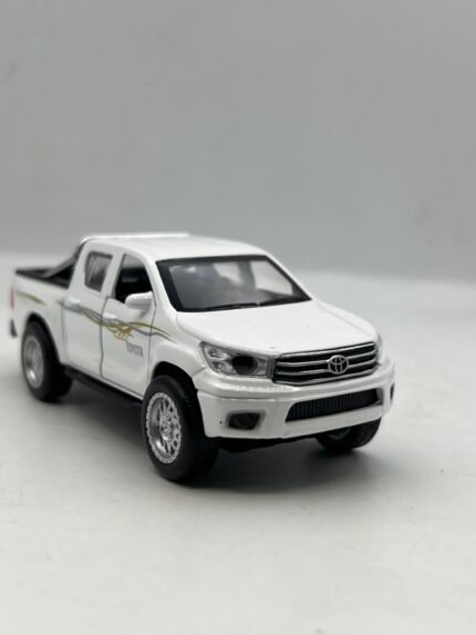 Toyota hilux 1/36 (12cm)