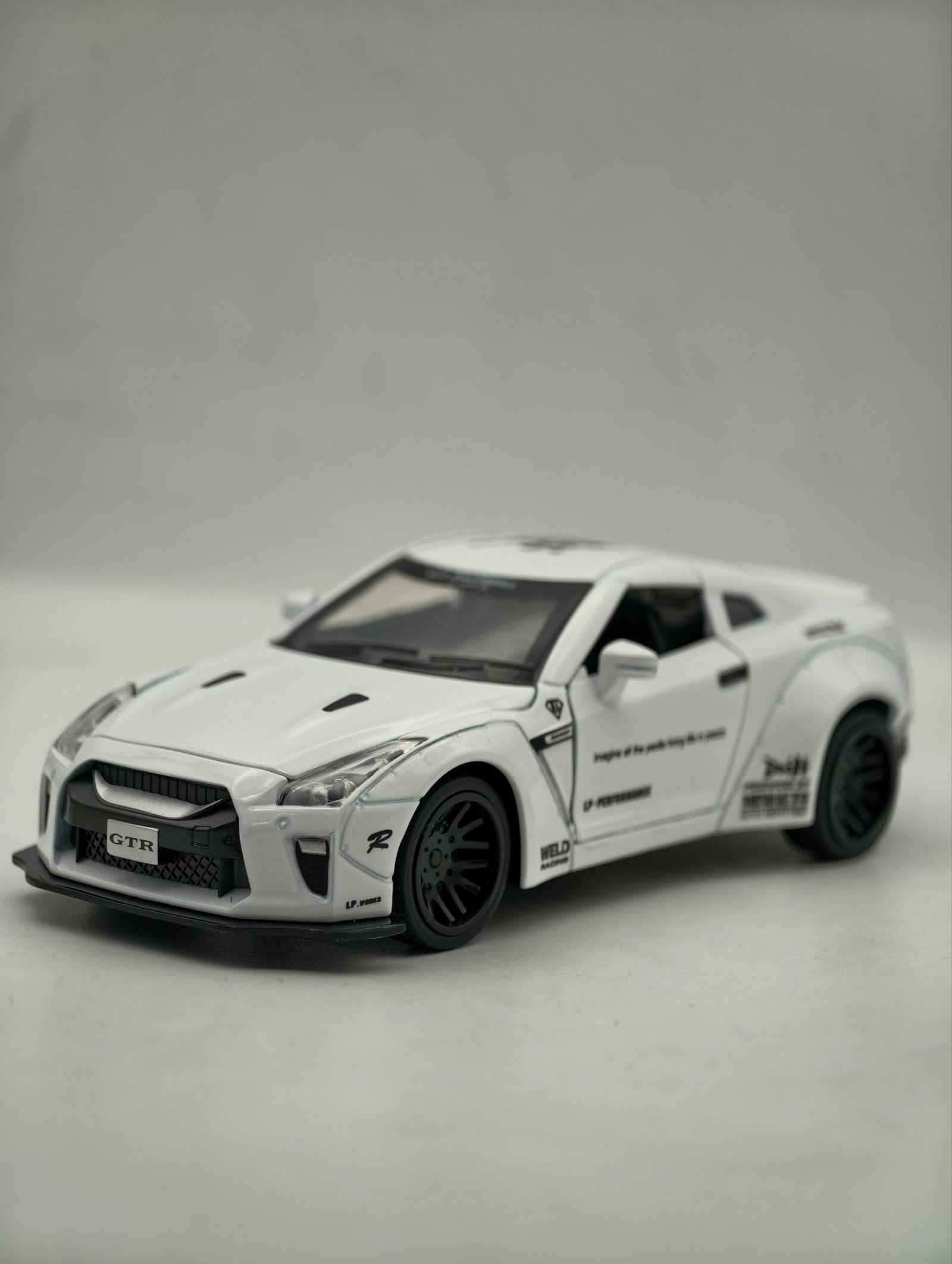 2025/11/1000024012-scaled.jpg nissan GTR 35 1/32(16cm) – Image 1