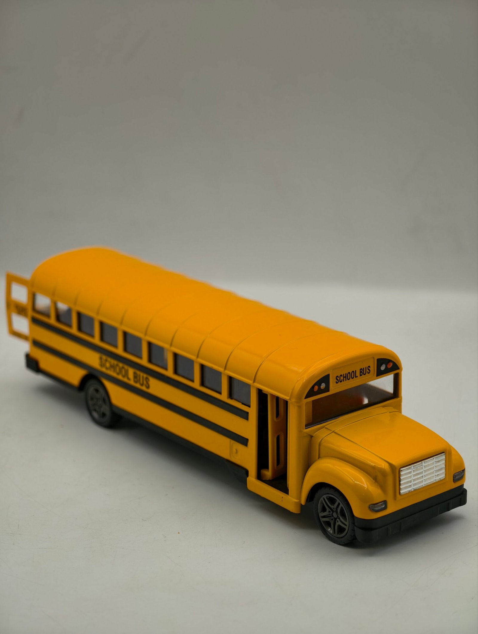 2025/12/1000024870-scaled.jpg school bus 1/32(25cm) – Image 1