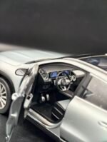 mercedes GLA 1/18(27cm) by norev – Image 3