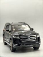 land cruiser V8 toyota 1/18(32cm)
