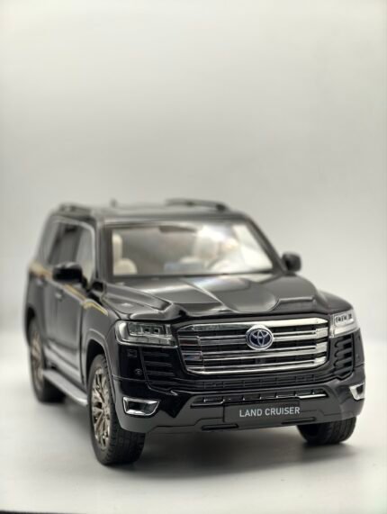 land cruiser V8 toyota 1/18(32cm)