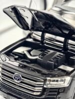land cruiser V8 toyota 1/18(32cm) – Image 5