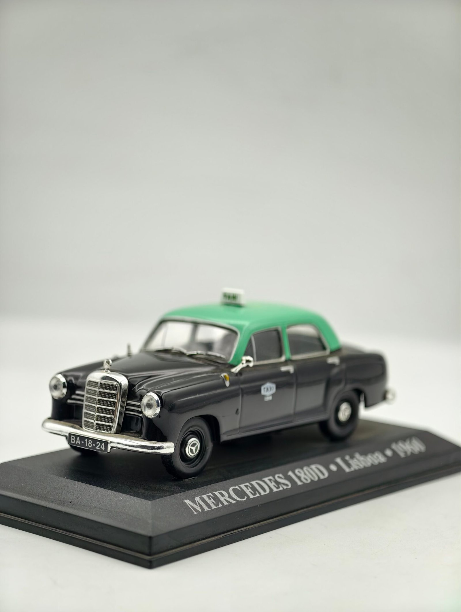 2026/02/1000038033-scaled.jpg taxi vinatage 1/43 – Image 1