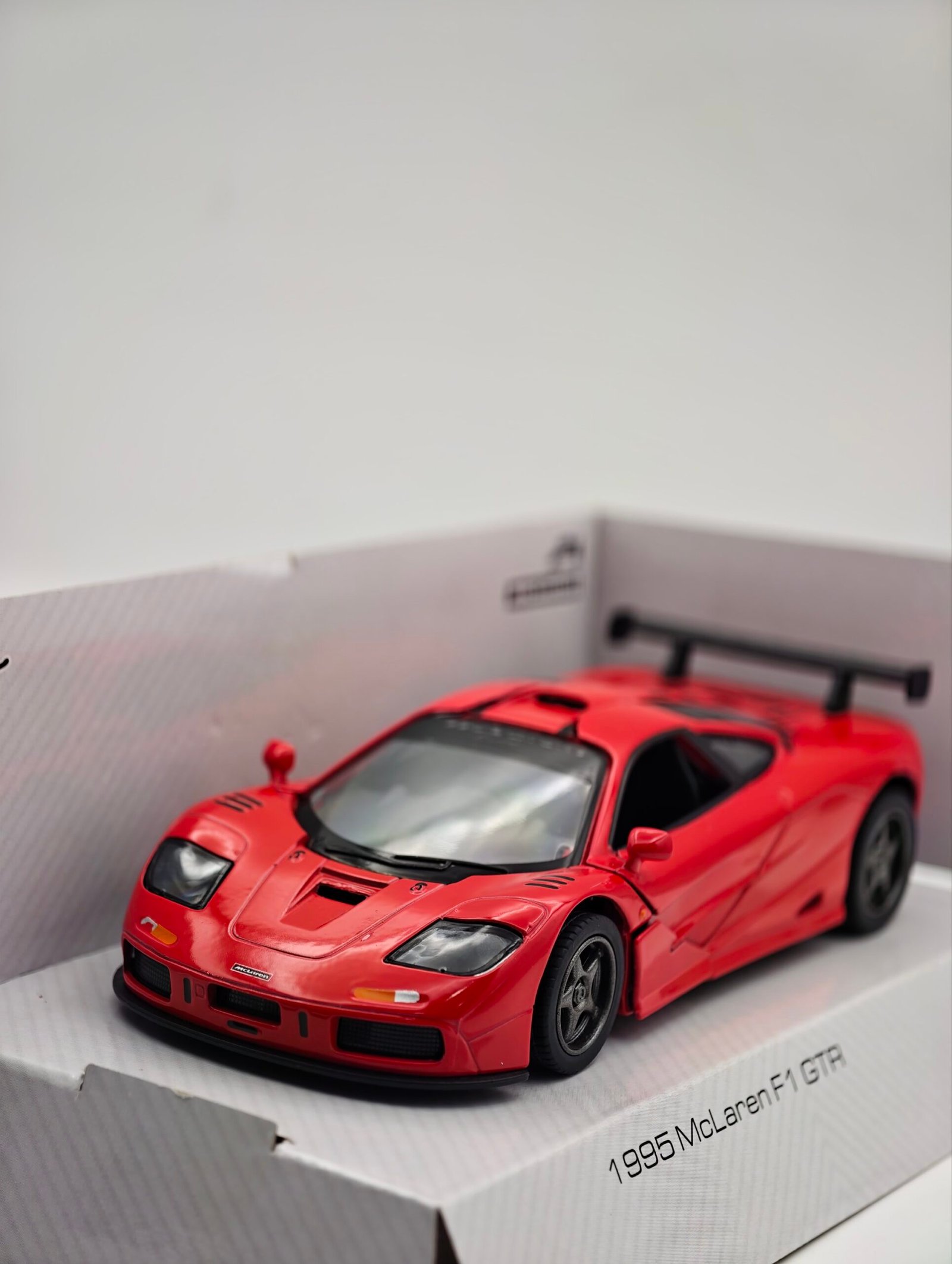 2026/03/1000039028-scaled.jpg McLaren f1 1/38 (13cm) kinsmart premium – Image 1