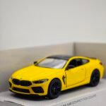 BMW M8 compétition 1/38(13cm) kinsmart premium