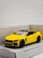 BMW M8 compétition 1/38(13cm) kinsmart premium