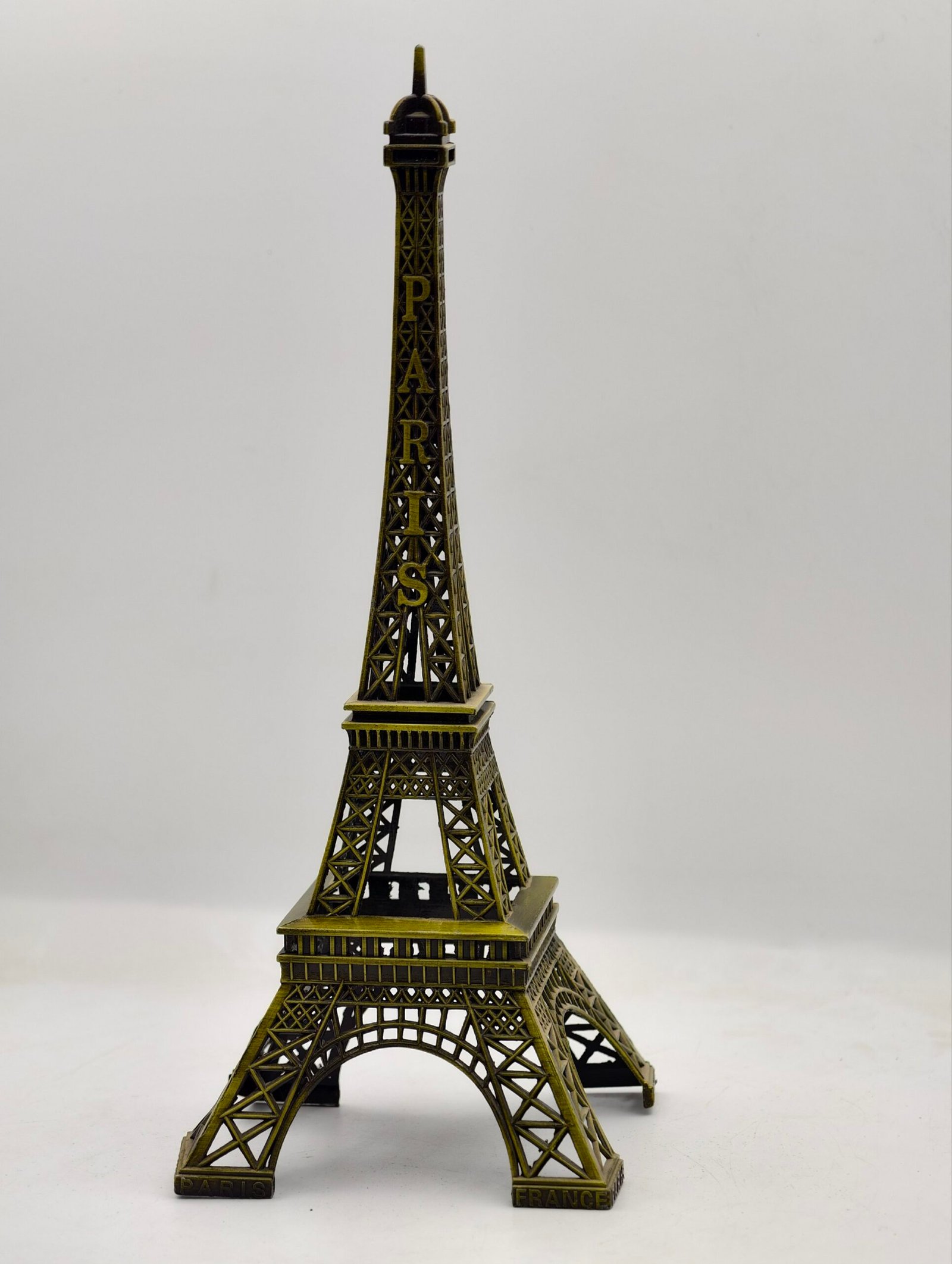 2026/06/1000052148-scaled.jpg effel tour status mm 22cm – Image 1