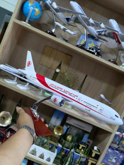 avion maquette 52~42cm (مليون و  800)